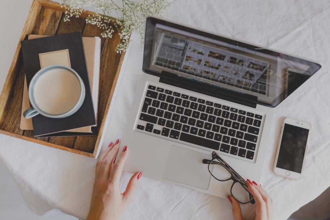Salle de formation avec équipement de montage moderne